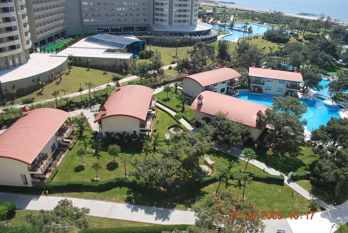 imagini hotel TITANIC LARA